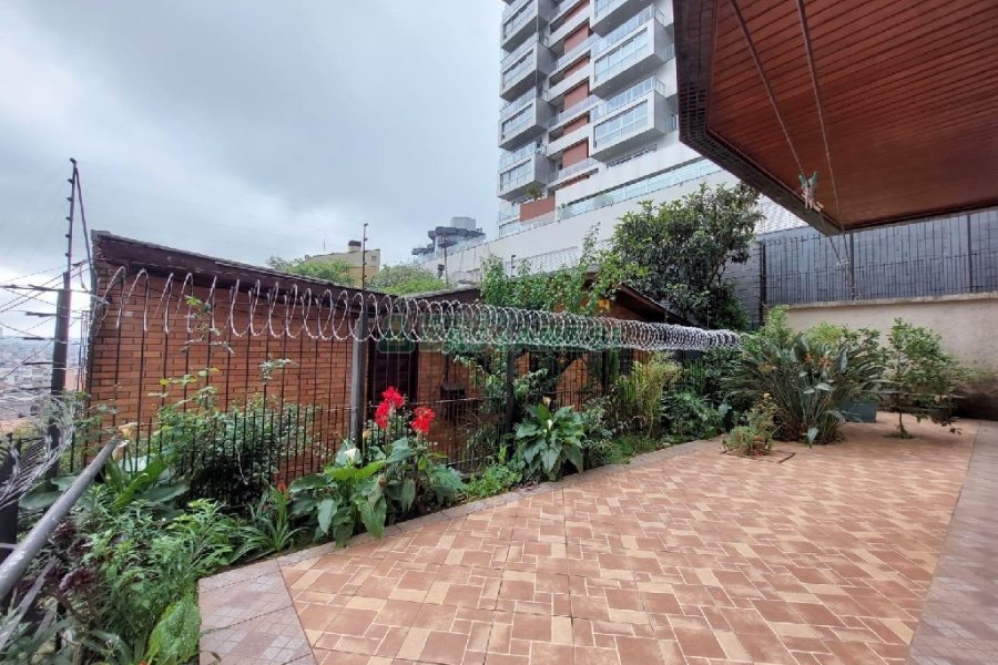 Apto Mobiliado com 80m², 2 dormitórios, 1 vaga, no bairro Madureira em Caxias do Sul para Comprar