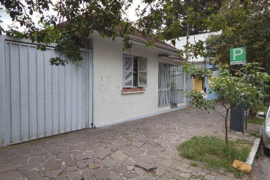 Casa Comercial com 242m², 4 dormitórios, 1 vaga, no bairro Centro em Caxias do Sul para Comprar