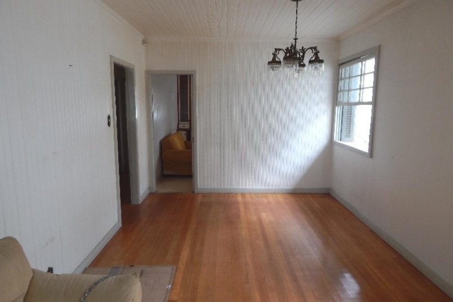 Casa Comercial com 242m², 4 dormitórios, 1 vaga, no bairro Centro em Caxias do Sul para Comprar