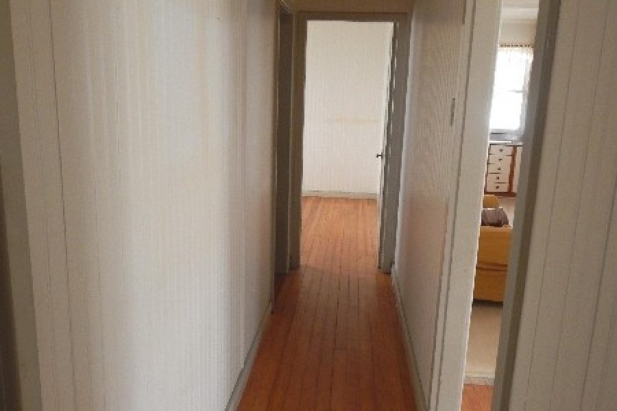 Casa Comercial com 242m², 4 dormitórios, 1 vaga, no bairro Centro em Caxias do Sul para Comprar