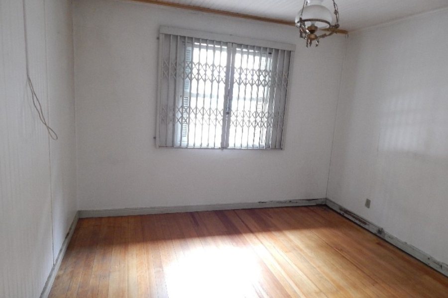 Casa Comercial com 242m², 4 dormitórios, 1 vaga, no bairro Centro em Caxias do Sul para Comprar