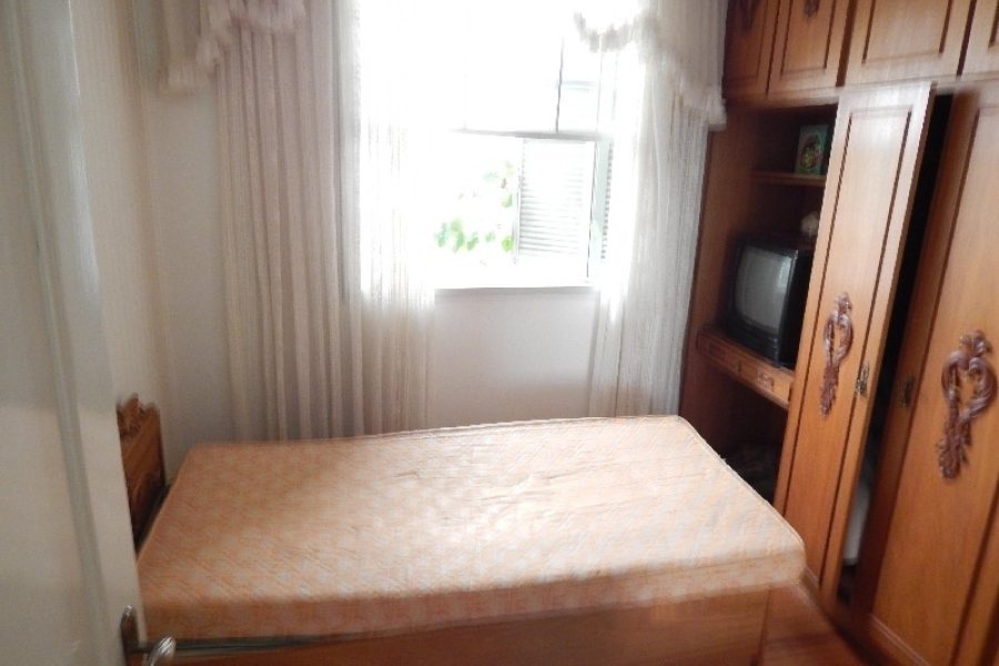 Casa Comercial com 242m², 4 dormitórios, 1 vaga, no bairro Centro em Caxias do Sul para Comprar