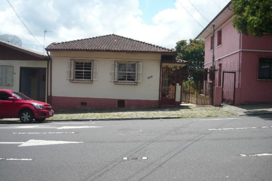 Casa com 100m², 3 dormitórios, no bairro São Pelegrino em Caxias do Sul para Comprar