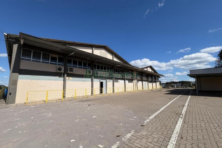 Pavilhão com 3000m², no bairro Cidade Nova em Caxias do Sul para Alugar