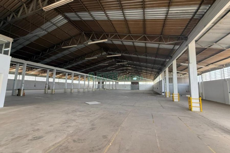 Pavilhão com 3000m², no bairro Cidade Nova em Caxias do Sul para Alugar