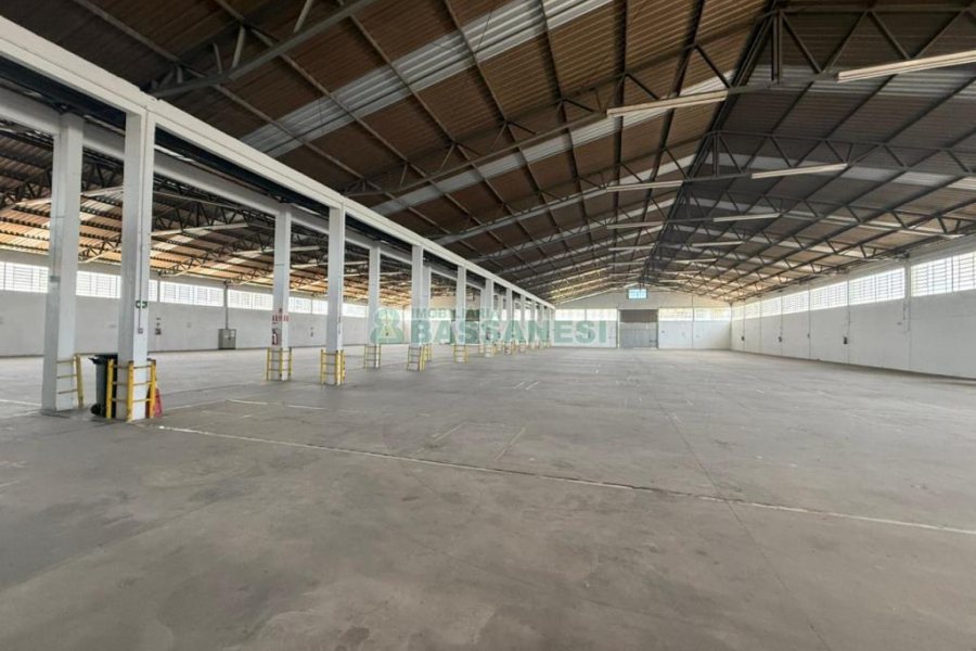 Pavilhão com 3000m², no bairro Cidade Nova em Caxias do Sul para Alugar