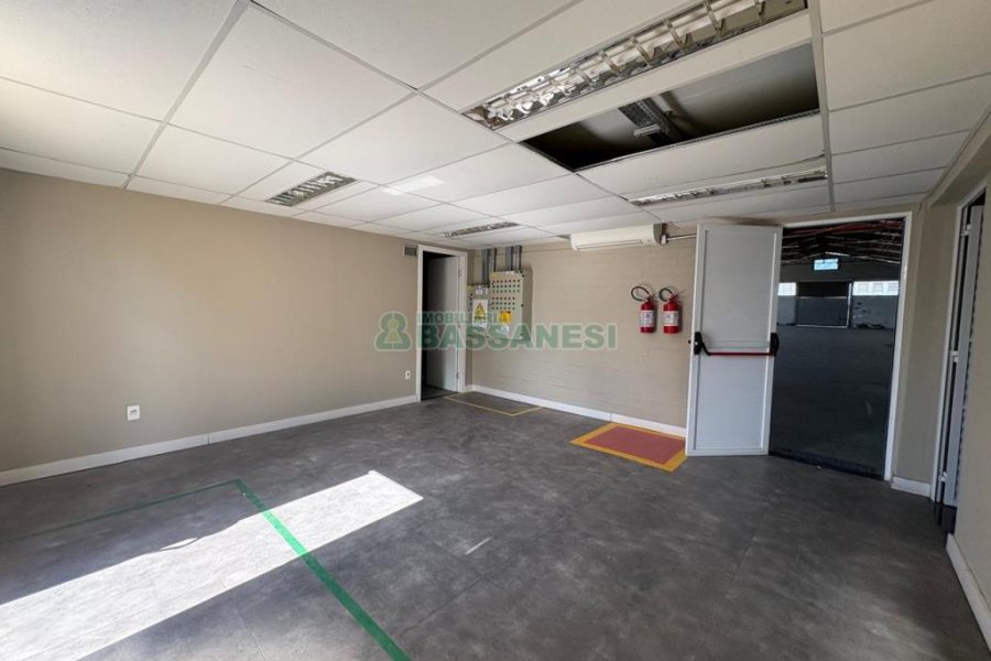Pavilhão com 3000m², no bairro Cidade Nova em Caxias do Sul para Alugar