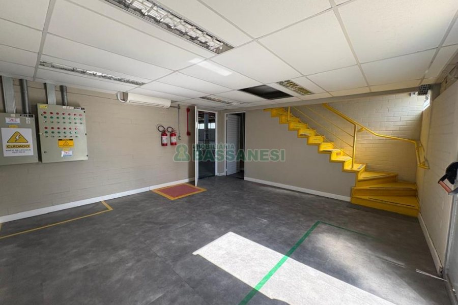 Pavilhão com 3000m², no bairro Cidade Nova em Caxias do Sul para Alugar