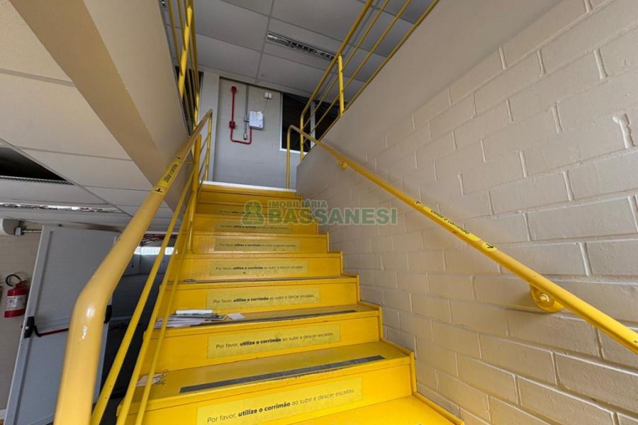 Pavilhão com 3000m², no bairro Cidade Nova em Caxias do Sul para Alugar