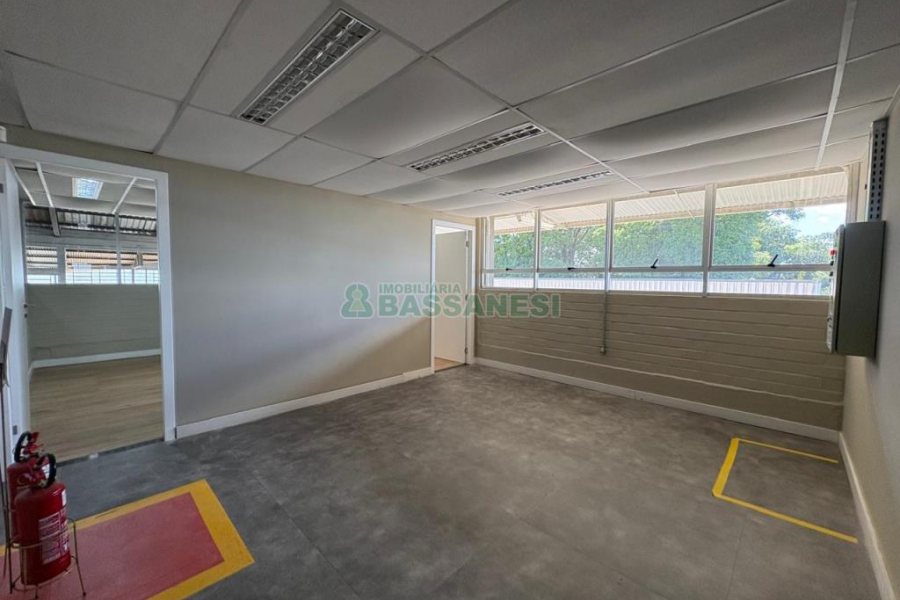 Pavilhão com 3000m², no bairro Cidade Nova em Caxias do Sul para Alugar