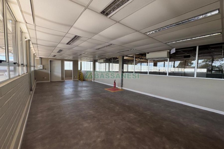 Pavilhão com 3000m², no bairro Cidade Nova em Caxias do Sul para Alugar