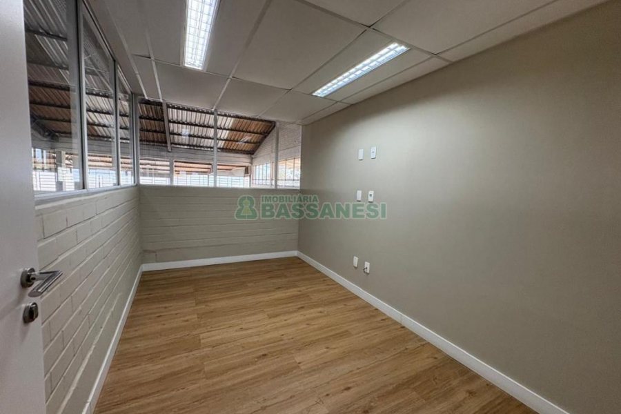 Pavilhão com 3000m², no bairro Cidade Nova em Caxias do Sul para Alugar