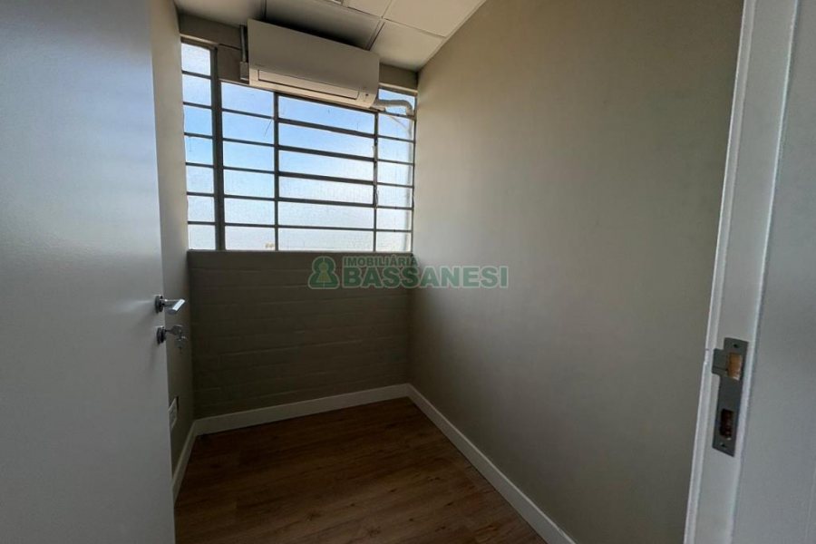 Pavilhão com 3000m², no bairro Cidade Nova em Caxias do Sul para Alugar