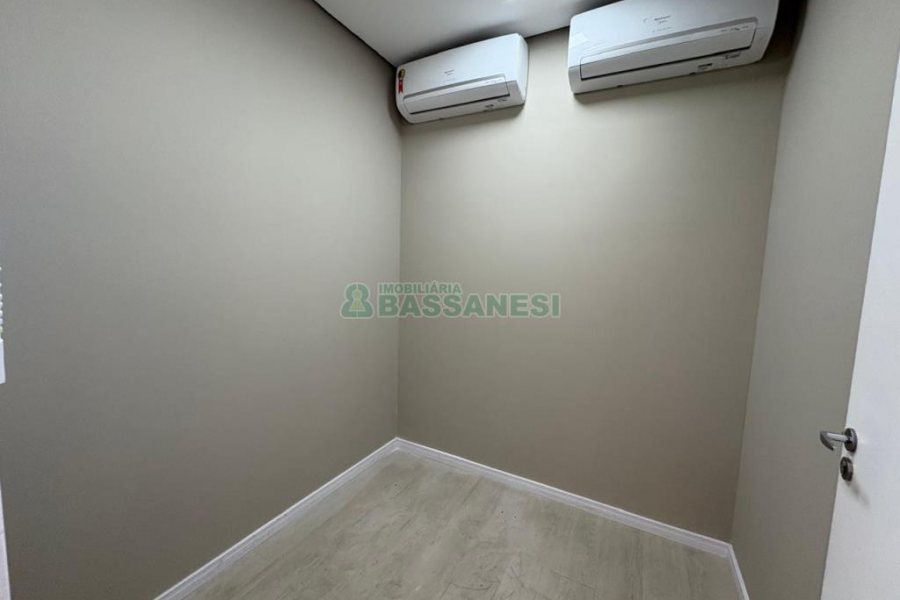 Pavilhão com 3000m², no bairro Cidade Nova em Caxias do Sul para Alugar