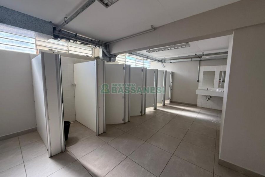 Pavilhão com 3000m², no bairro Cidade Nova em Caxias do Sul para Alugar