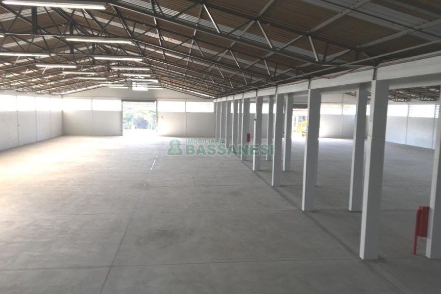 Pavilhão com 3000m², no bairro Cidade Nova em Caxias do Sul para Alugar
