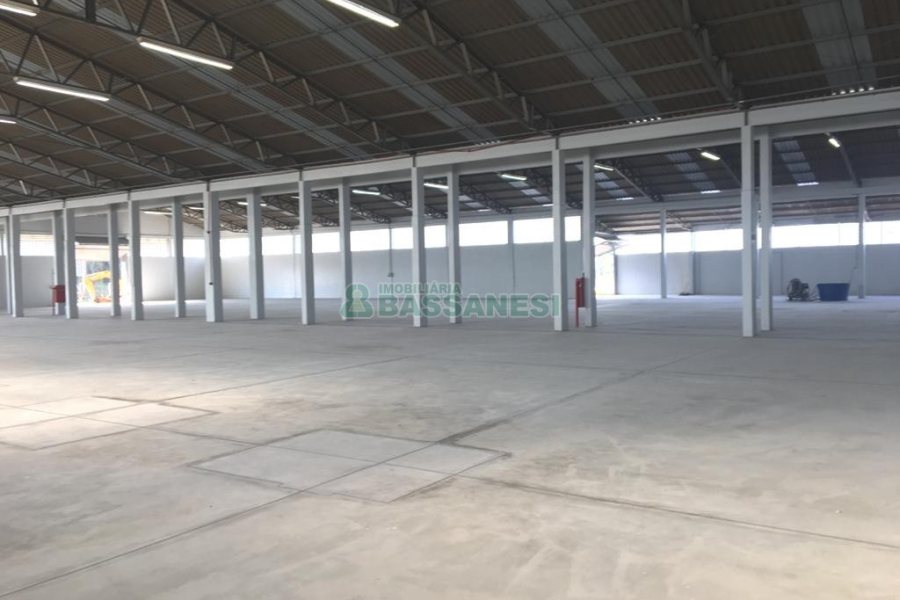 Pavilhão com 3000m², no bairro Cidade Nova em Caxias do Sul para Alugar