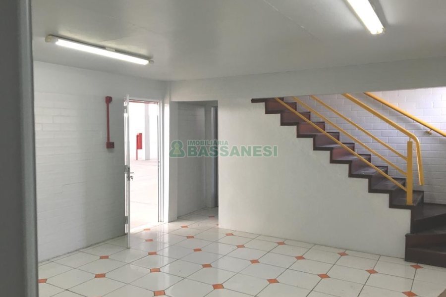 Pavilhão com 3000m², no bairro Cidade Nova em Caxias do Sul para Alugar