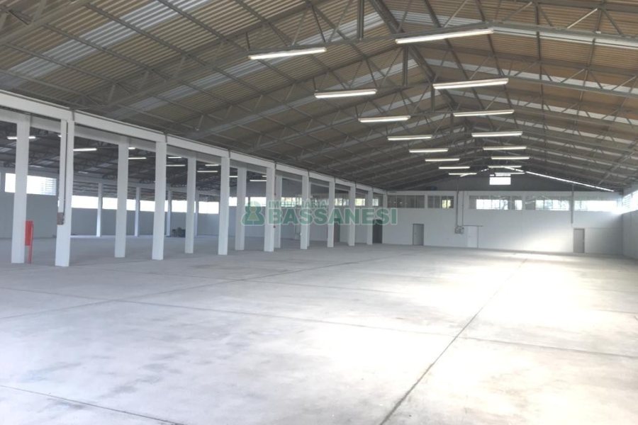Pavilhão com 3000m², no bairro Cidade Nova em Caxias do Sul para Alugar