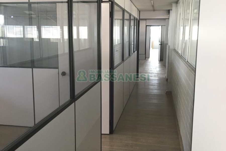 Pavilhão com 3000m², no bairro Cidade Nova em Caxias do Sul para Alugar