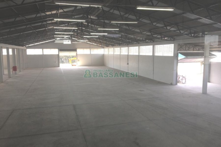 Pavilhão com 3000m², no bairro Cidade Nova em Caxias do Sul para Alugar