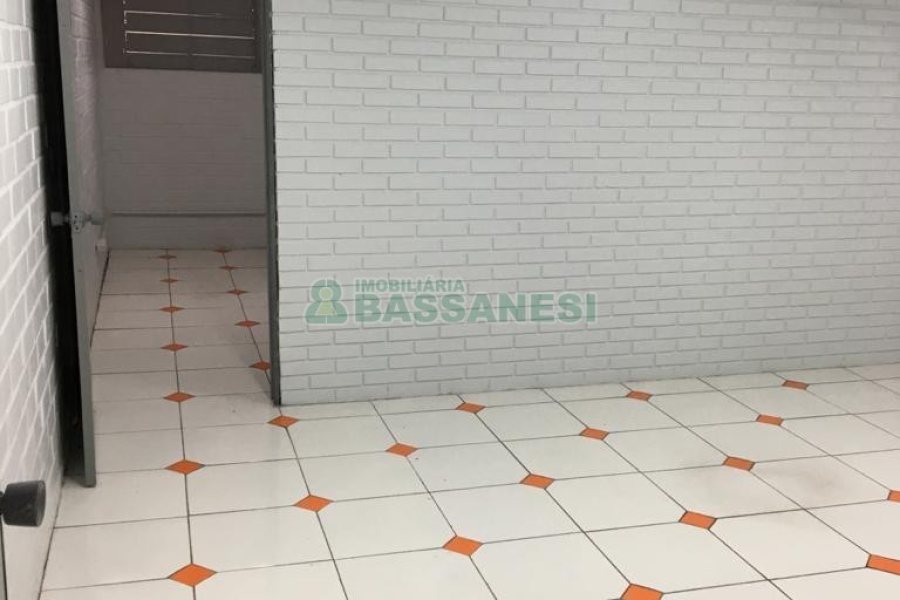 Pavilhão com 3000m², no bairro Cidade Nova em Caxias do Sul para Alugar