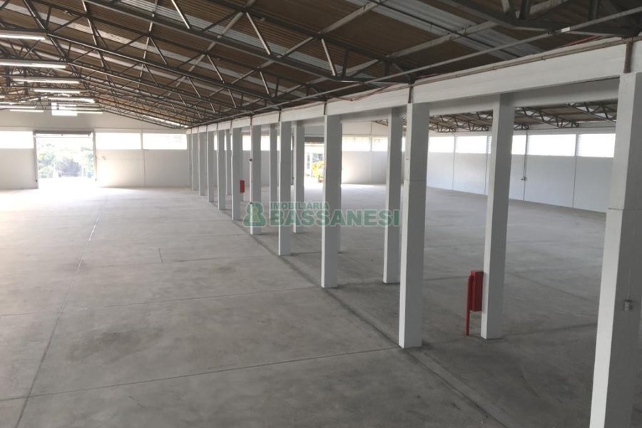 Pavilhão com 3000m², no bairro Cidade Nova em Caxias do Sul para Alugar