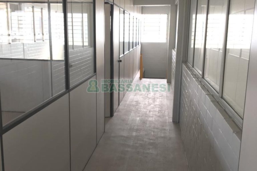 Pavilhão com 3000m², no bairro Cidade Nova em Caxias do Sul para Alugar