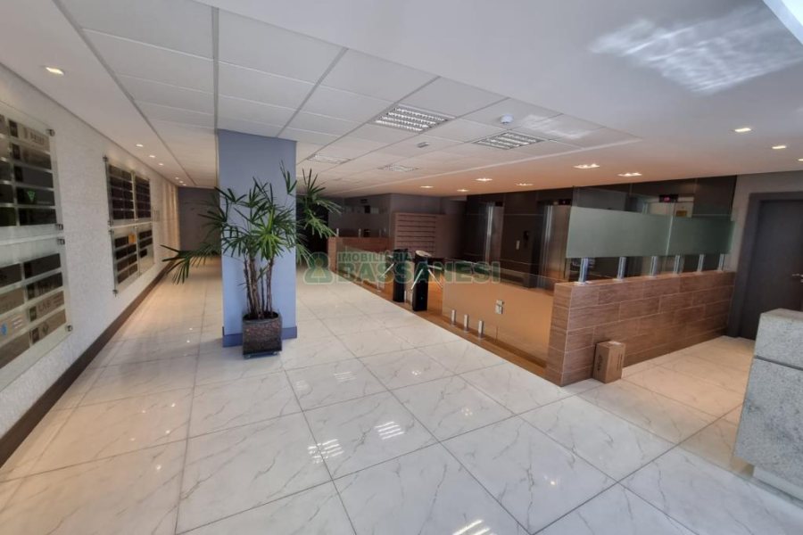 Sala com 63m², 2 vagas, no bairro São Pelegrino em Caxias do Sul para Comprar