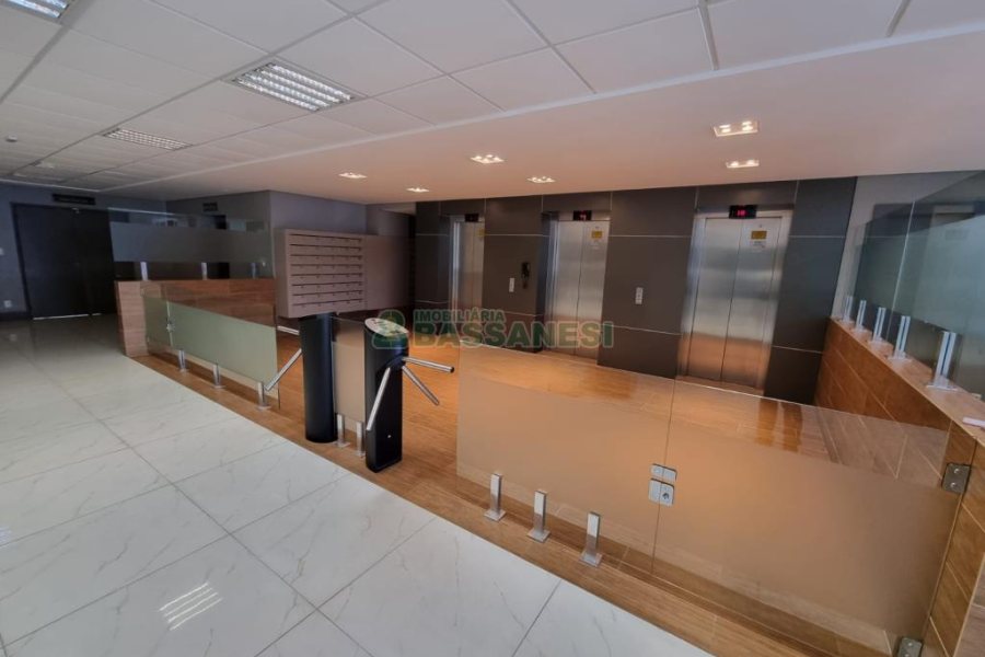 Sala com 63m², 2 vagas, no bairro São Pelegrino em Caxias do Sul para Comprar