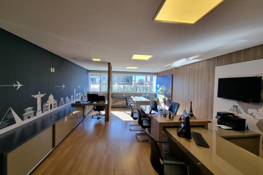 Sala com 63m², 2 vagas, no bairro São Pelegrino em Caxias do Sul para Comprar