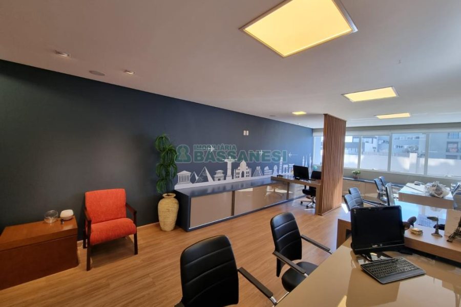 Sala com 63m², 2 vagas, no bairro São Pelegrino em Caxias do Sul para Comprar