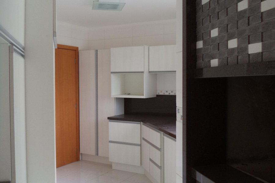 Apartamento com 98m², 3 dormitórios, 2 vagas, no bairro São Pelegrino em Caxias do Sul para Alugar