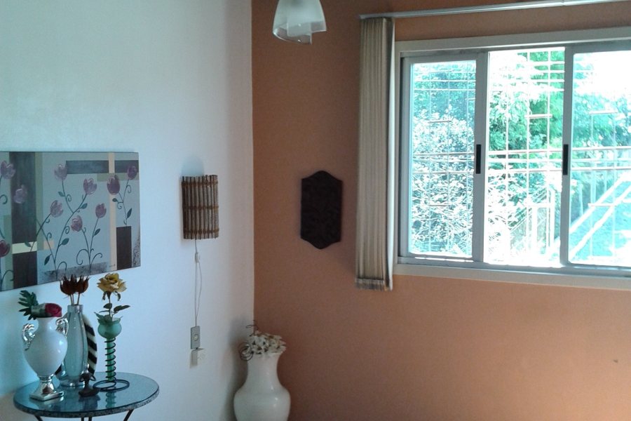 Casa com 200m², 3 dormitórios, 1 vaga, no bairro Rio Branco em Caxias do Sul para Comprar