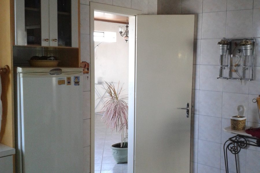 Casa com 200m², 3 dormitórios, 1 vaga, no bairro Rio Branco em Caxias do Sul para Comprar