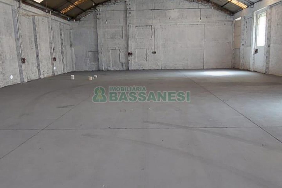 Pavilhão com 450m², no bairro Santa Catarina em Caxias do Sul para Alugar