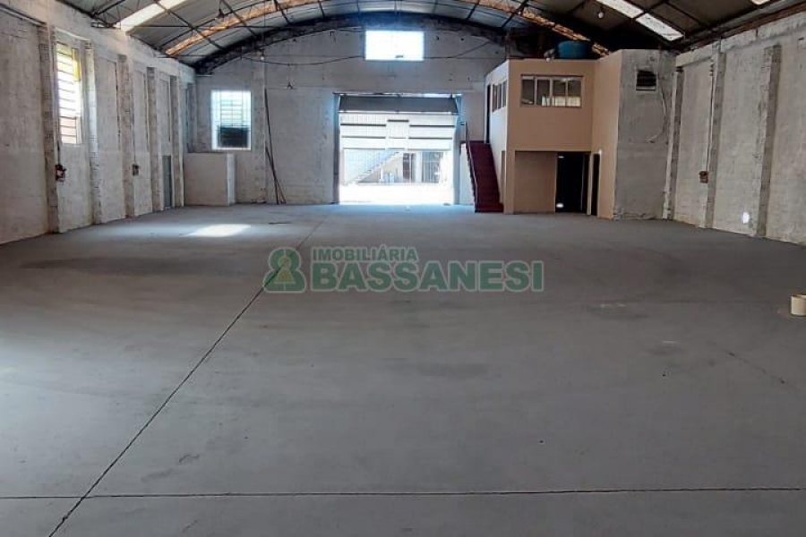 Pavilhão com 450m², no bairro Santa Catarina em Caxias do Sul para Alugar
