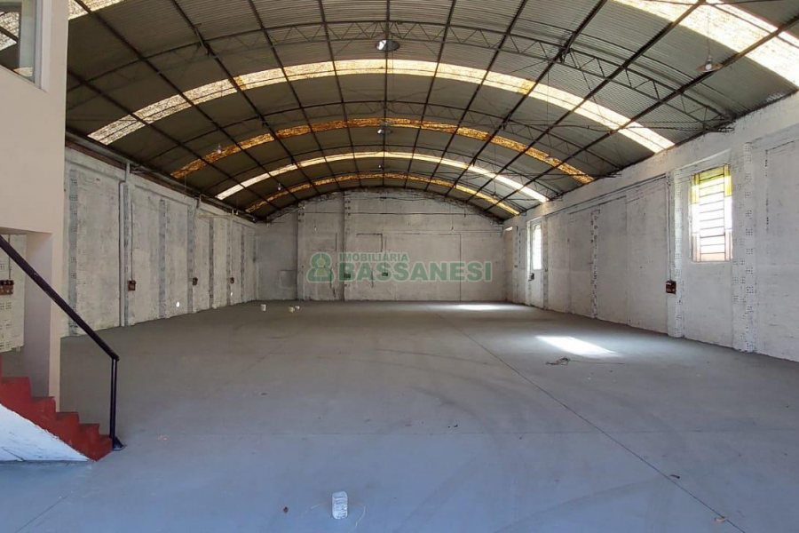 Pavilhão com 450m², no bairro Santa Catarina em Caxias do Sul para Alugar