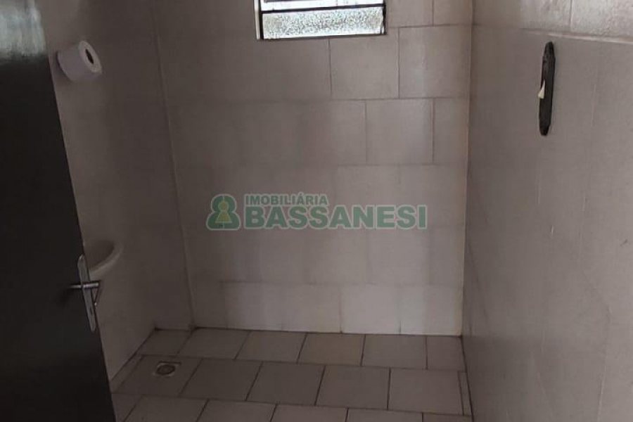 Pavilhão com 450m², no bairro Santa Catarina em Caxias do Sul para Alugar