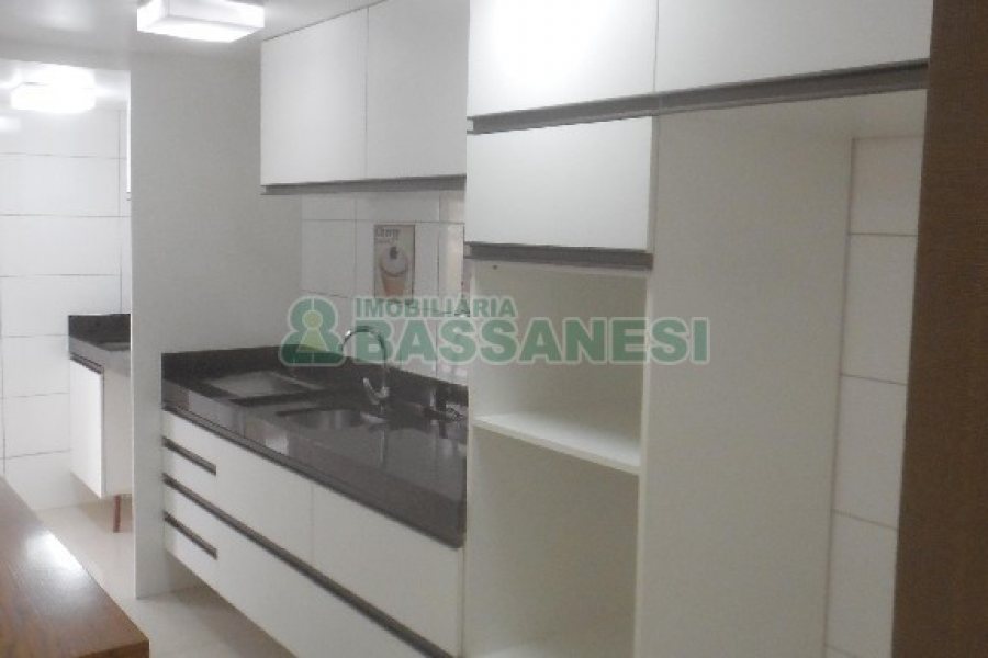 Apto Mobiliado com 67m², 2 dormitórios, 2 vagas, no bairro Santa Catarina em Caxias do Sul para Alugar