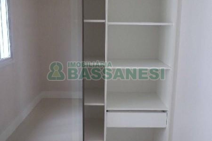 Apto Mobiliado com 67m², 2 dormitórios, 2 vagas, no bairro Santa Catarina em Caxias do Sul para Alugar