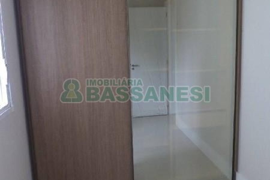 Apto Mobiliado com 67m², 2 dormitórios, 2 vagas, no bairro Santa Catarina em Caxias do Sul para Alugar