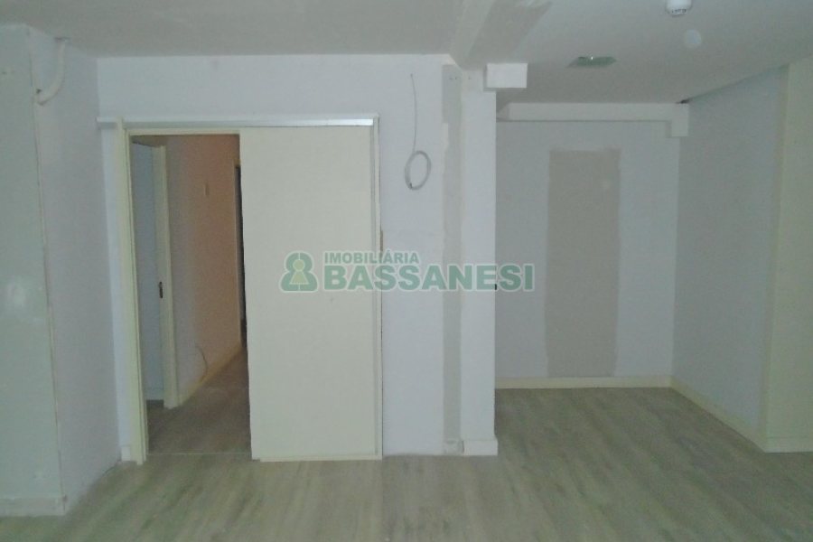 Sala com 100m², no bairro Sanvitto em Caxias do Sul para Alugar