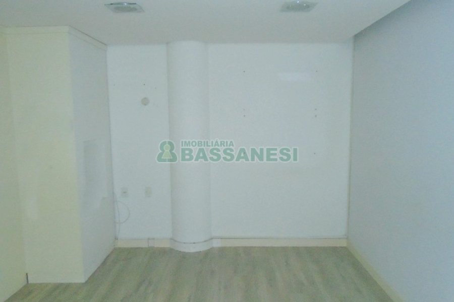 Sala com 100m², no bairro Sanvitto em Caxias do Sul para Alugar