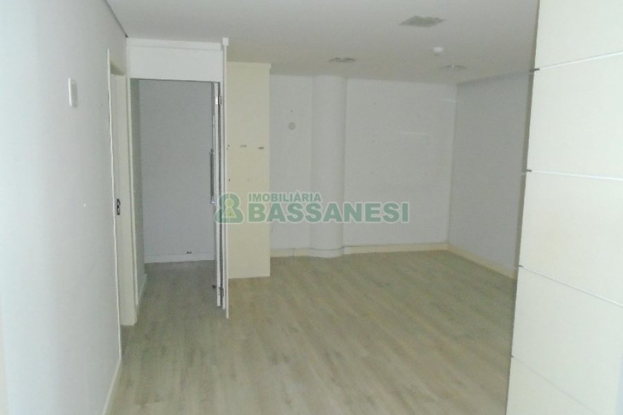 Sala com 100m², no bairro Sanvitto em Caxias do Sul para Alugar