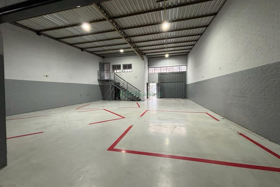 Pavilhão com 400m², no bairro Sagrada Família em Caxias do Sul para Alugar