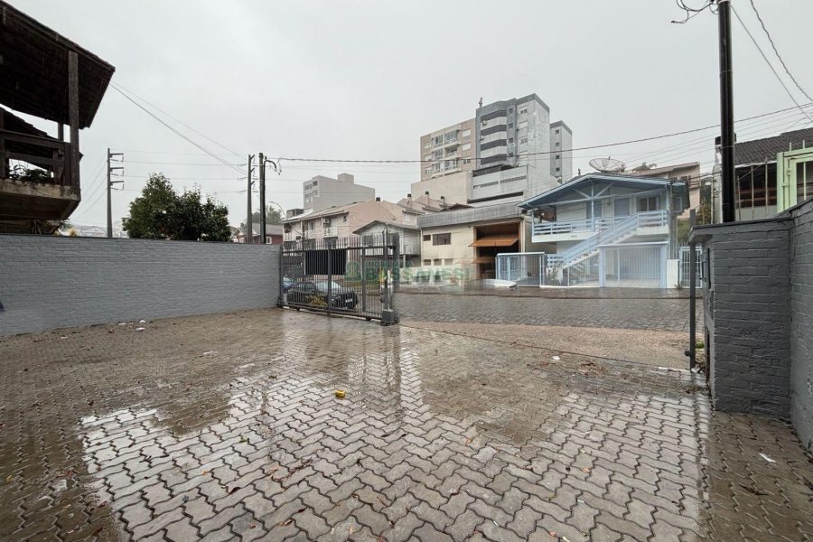 Pavilhão com 400m², no bairro Sagrada Família em Caxias do Sul para Alugar