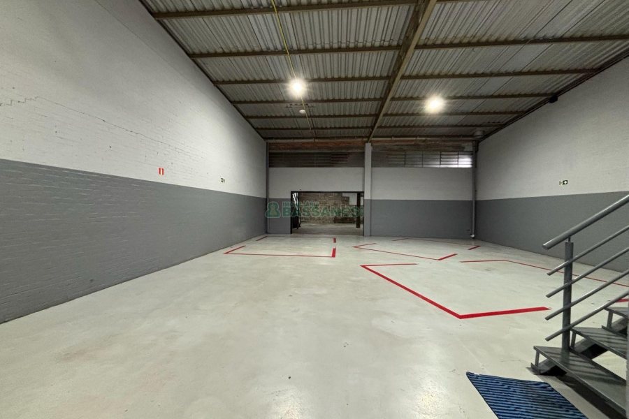 Pavilhão com 400m², no bairro Sagrada Família em Caxias do Sul para Alugar
