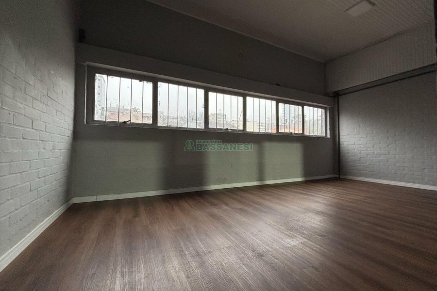 Pavilhão com 400m², no bairro Sagrada Família em Caxias do Sul para Alugar
