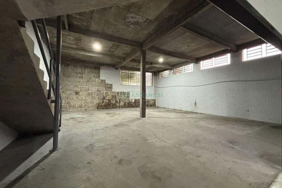 Pavilhão com 400m², no bairro Sagrada Família em Caxias do Sul para Alugar